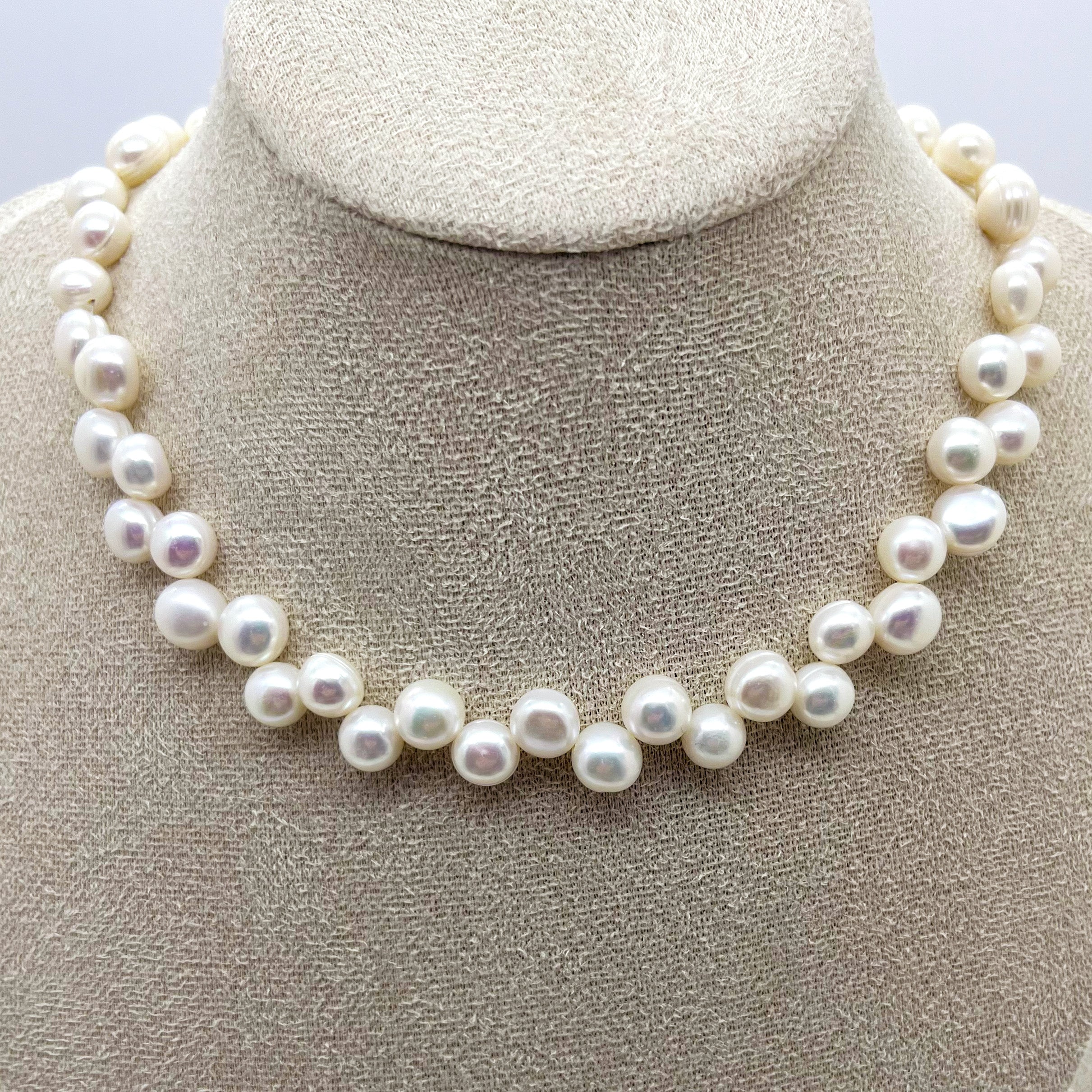 Details display of the 8-9mm Button Pearl necklace