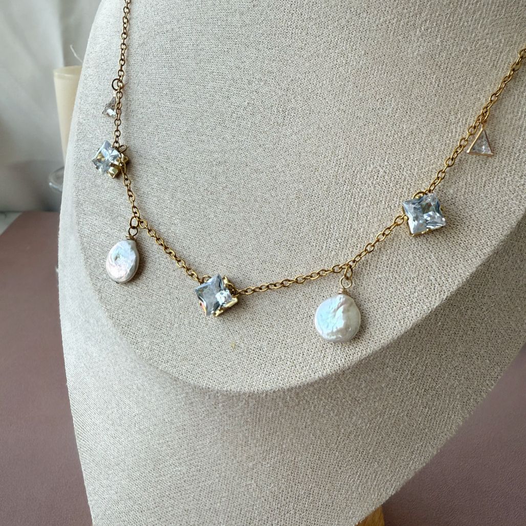 Luna Shinny Baroque Pearl Necklace