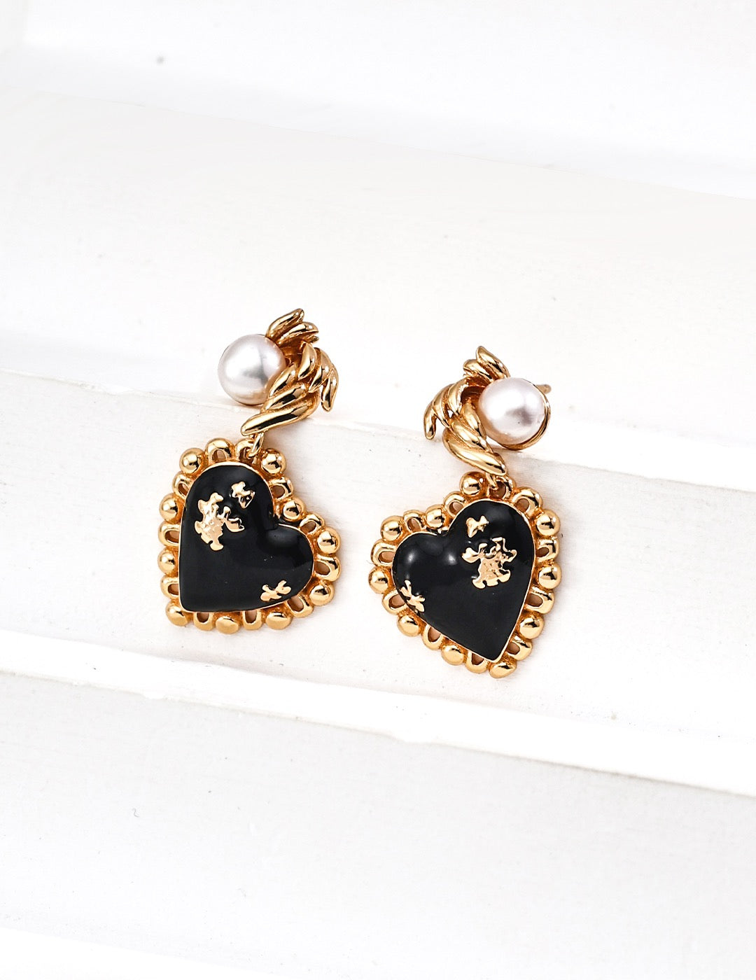 Dark Bloom – Black Heart Drop Earrings
