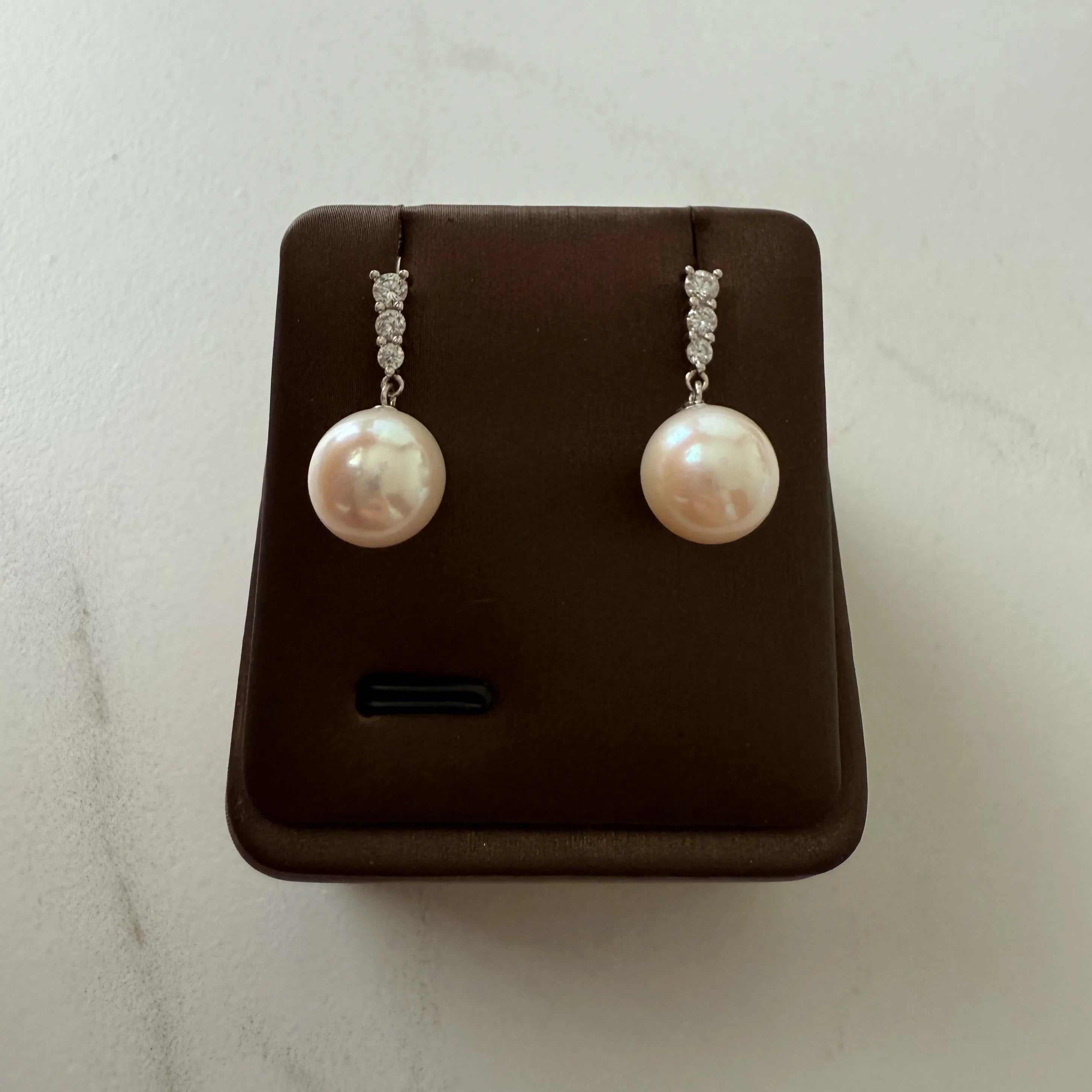 Eterna Grace – Pearl Necklace & Earrings Set