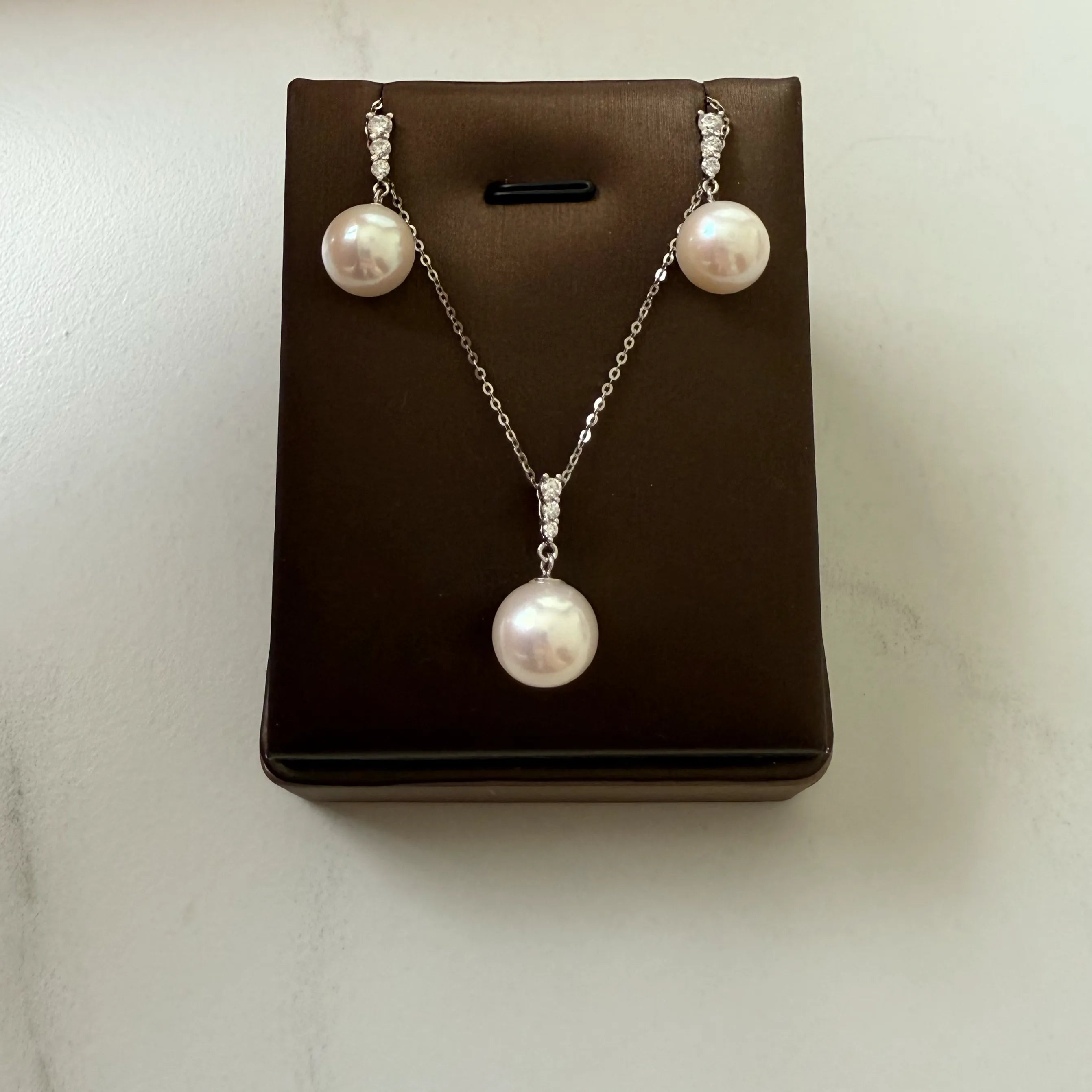 15-Eterna Grace – Pearl Necklace & Earrings Set