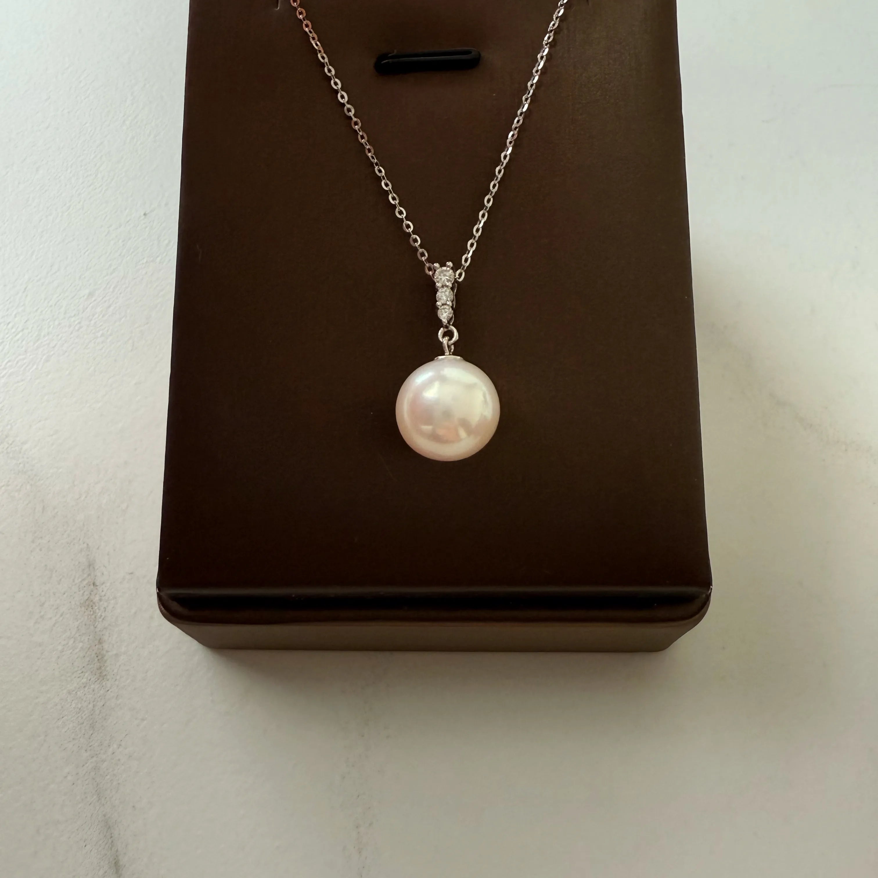 Eterna Grace – Pearl Necklace & Earrings Set