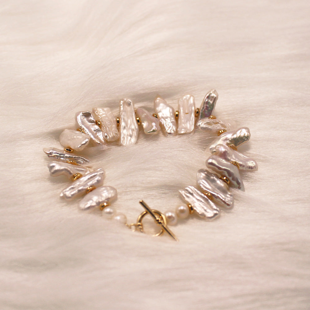 Exquisite Freshwater Keshi Pearl Braceletdisplays a captivating luster that embodies elegance and unique style.