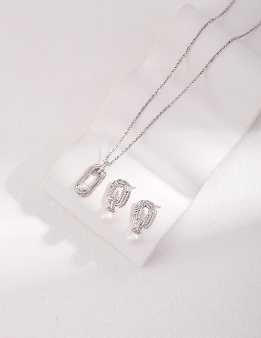 Mobius Pearl Earrings