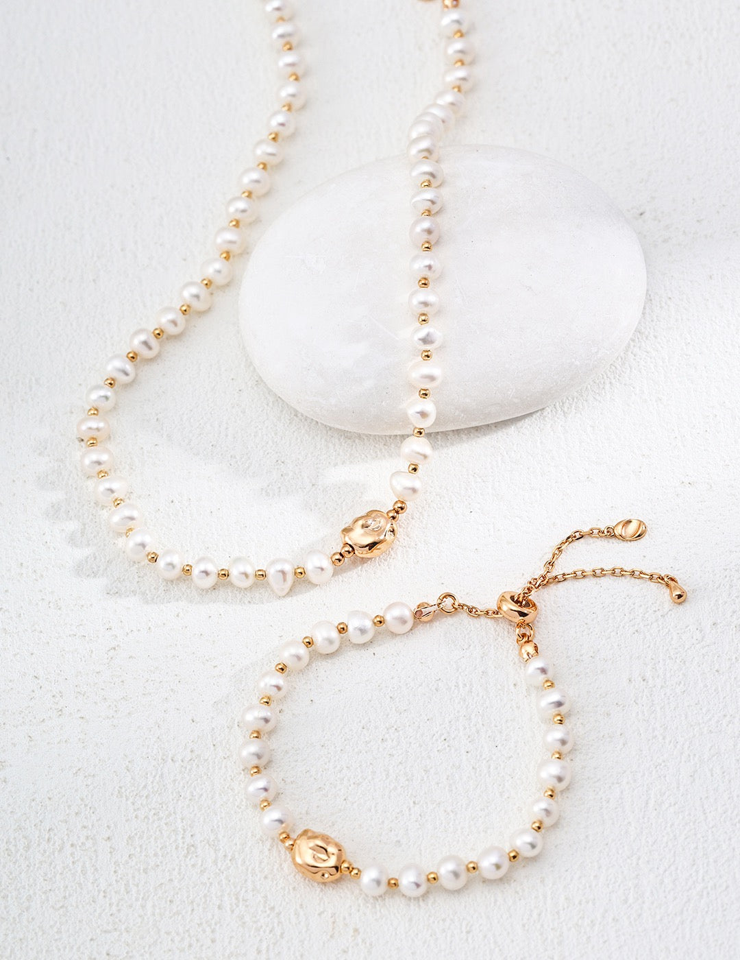 Golden Muse – Freshwater Pearl Necklace & Bracelet