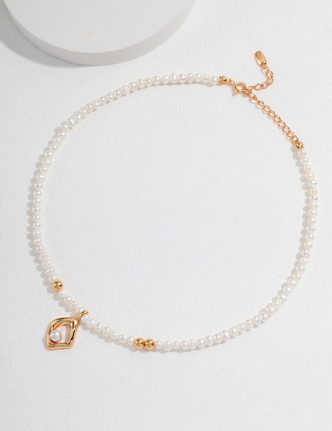 Aurora Frame Freshwater Pearl Necklace