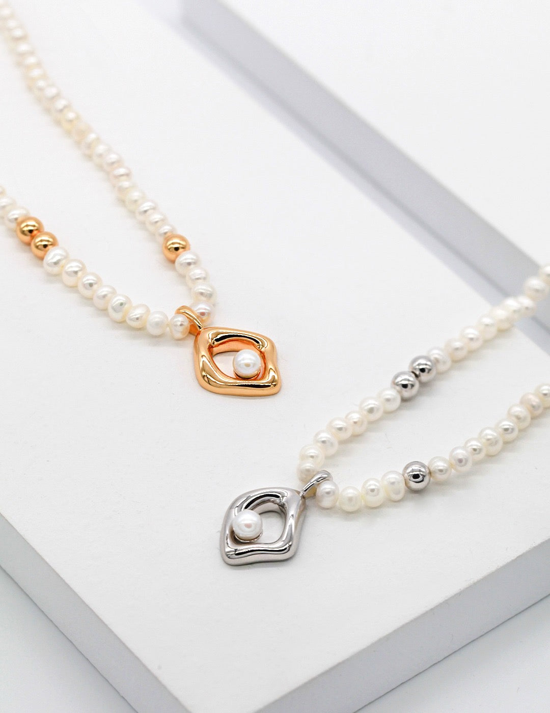 Aurora Frame Freshwater Pearl Necklace