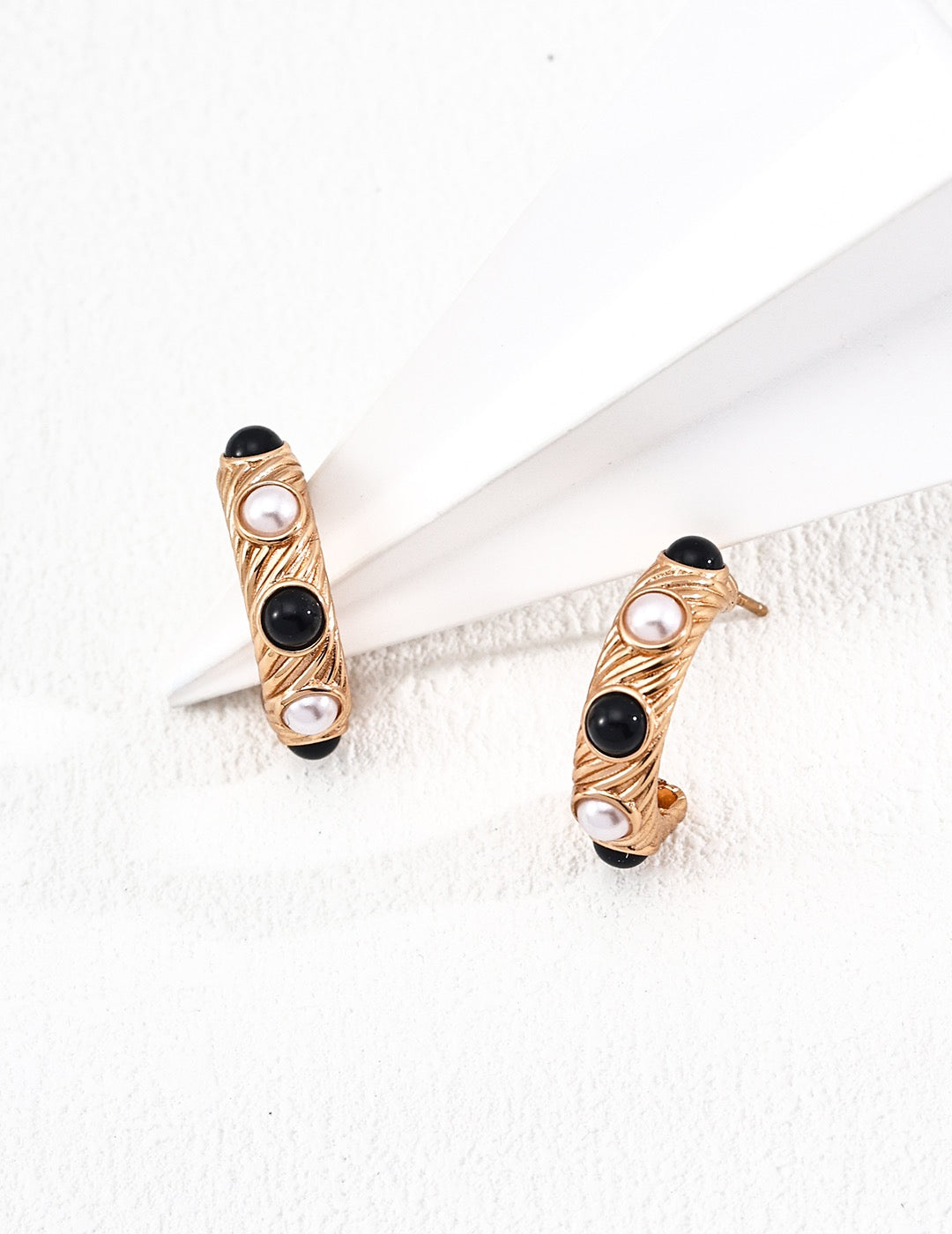 Noir Balance – Onyx & Pearl Inlay Gold Hoops