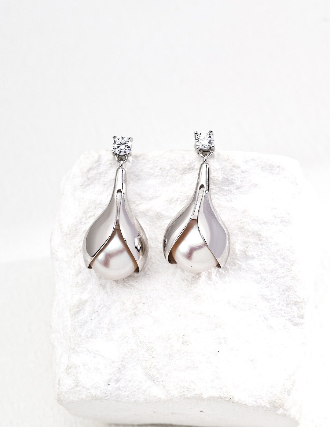 Bloom Bud – Pearl & Zircon Drop Earrings