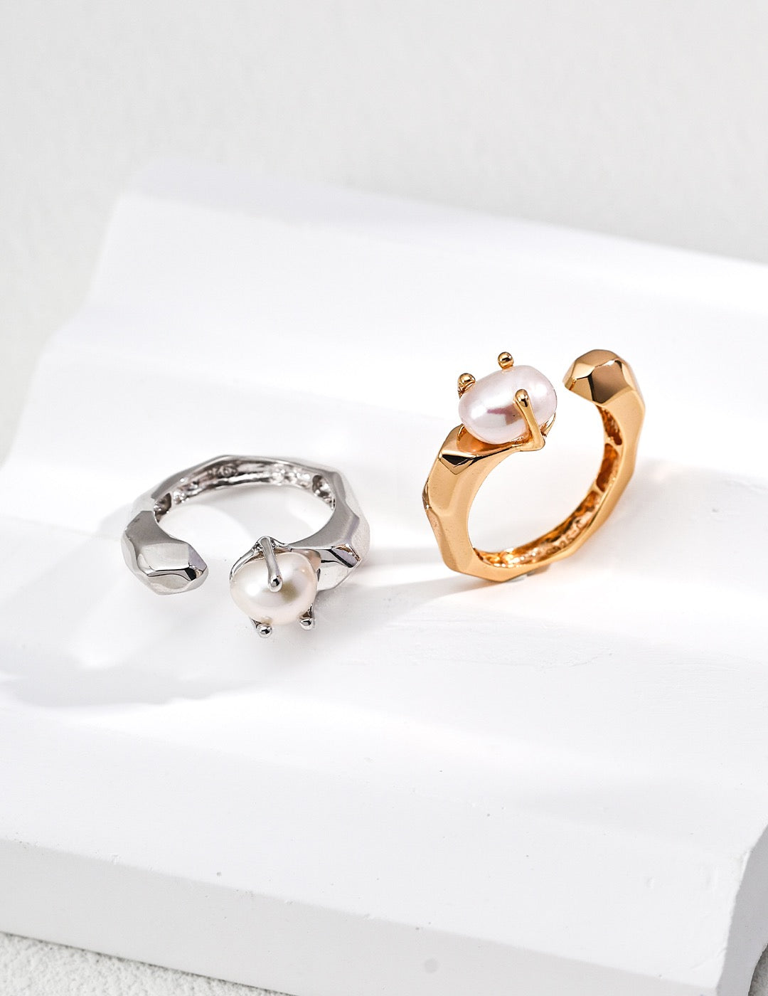 Aurora Clasp – Pearl Open Band Ring