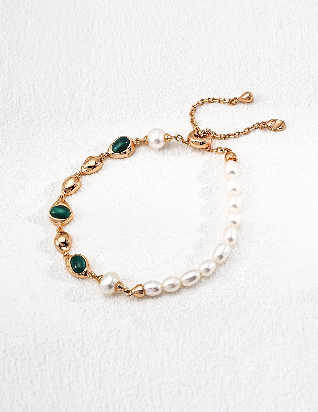Emerald Glow – Malachite & Pearl Bracelet