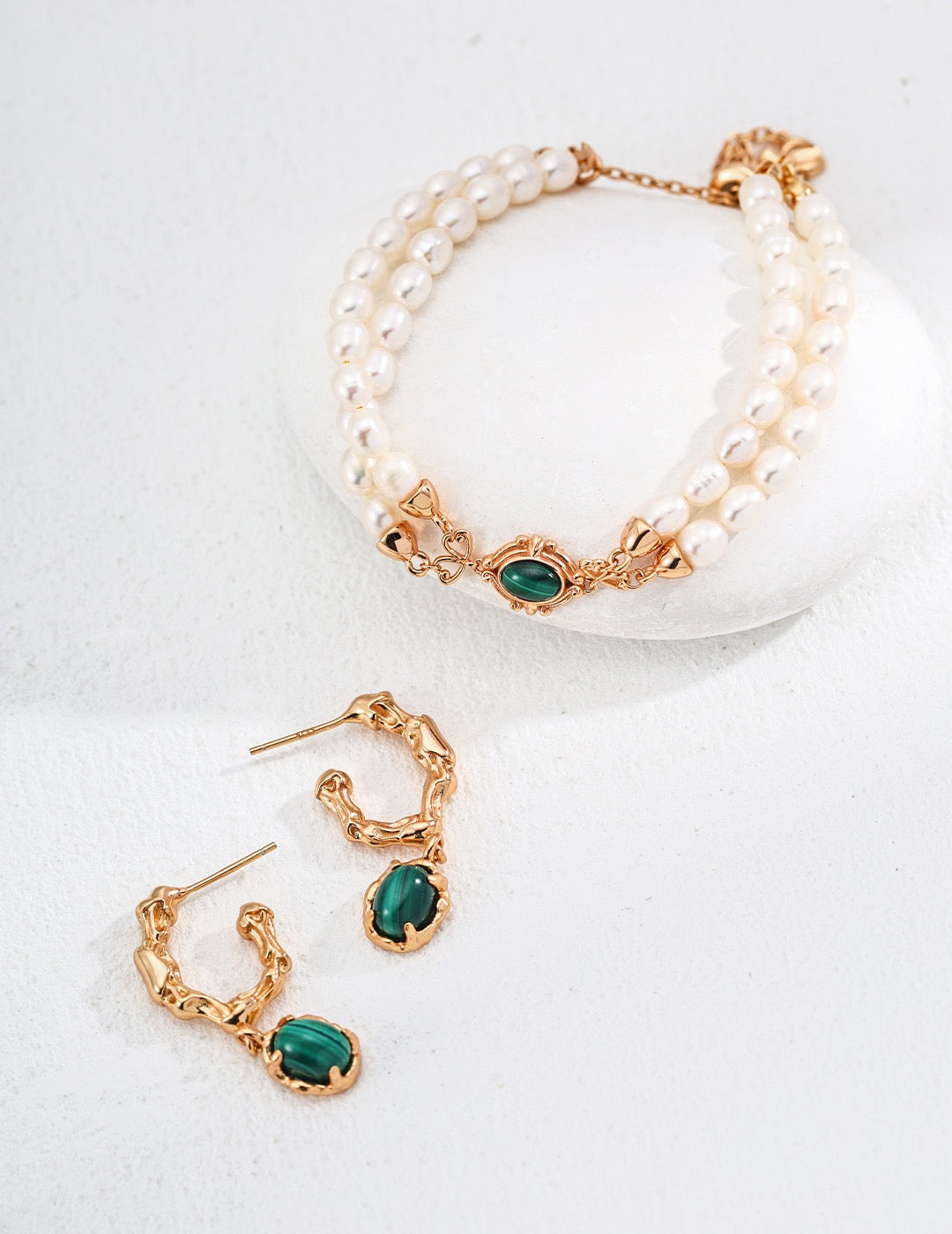 Emerald Grace – Pearl & Malachite Bracelet