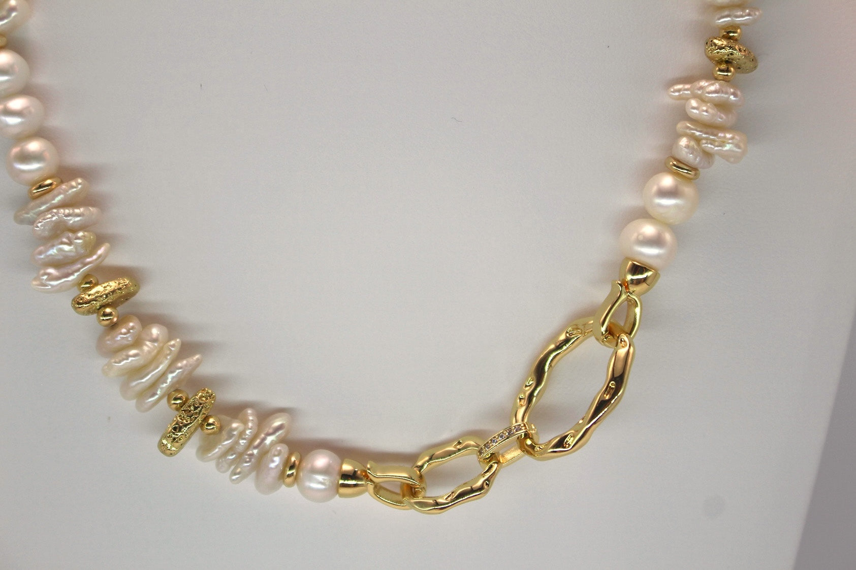 Flat freshwater and Oval Pearl Strung Necklace