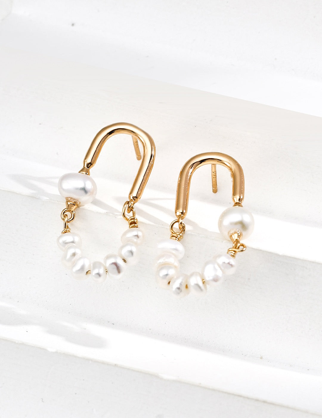 Modern Arc – Pearl Loop U-Hoops