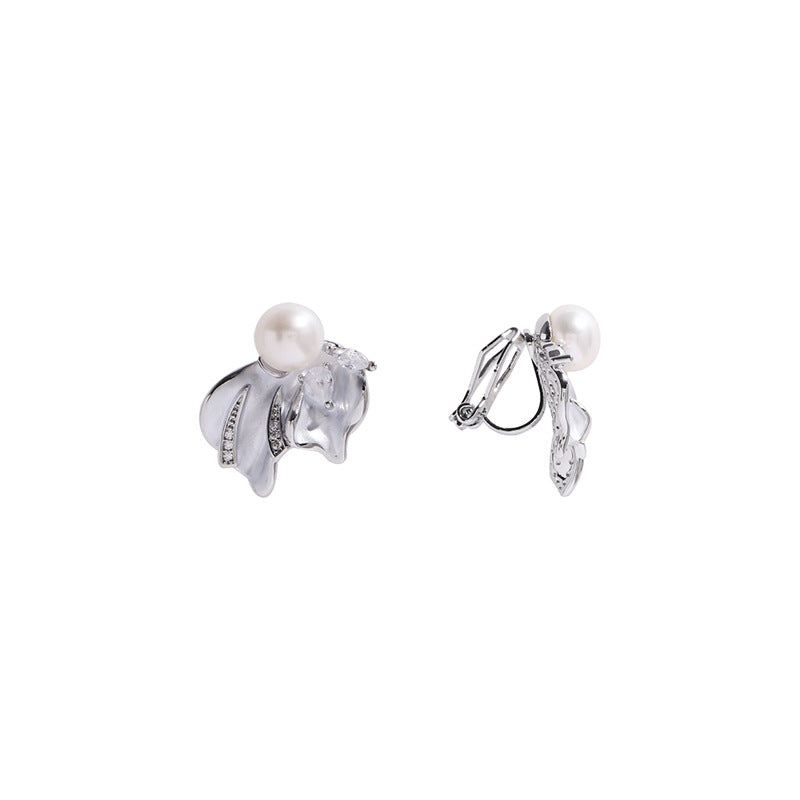 Fishtail Grace – 7mm Freshwater Pearl Earrings