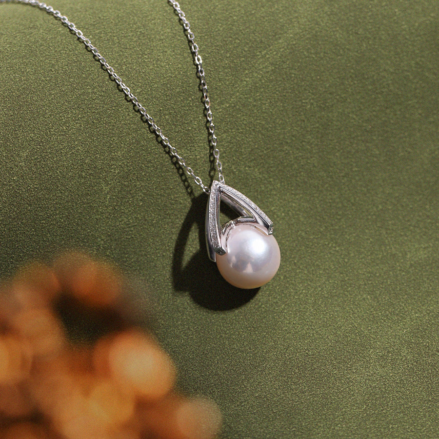 Framed Grace – Perfectly Round 11mm Pearl Ring