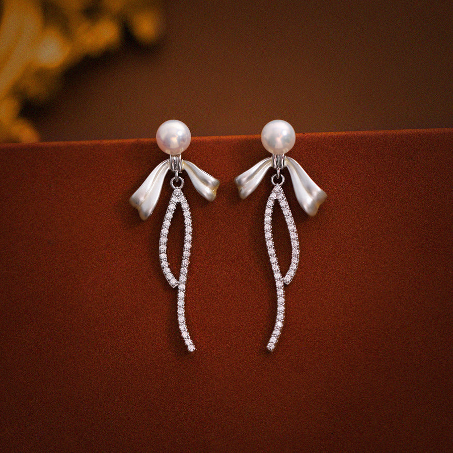 03 - Ribbon Flow – Freshwater Pearl Earrings.
