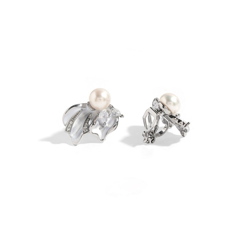 Fishtail Grace – 7mm Freshwater Pearl Earrings