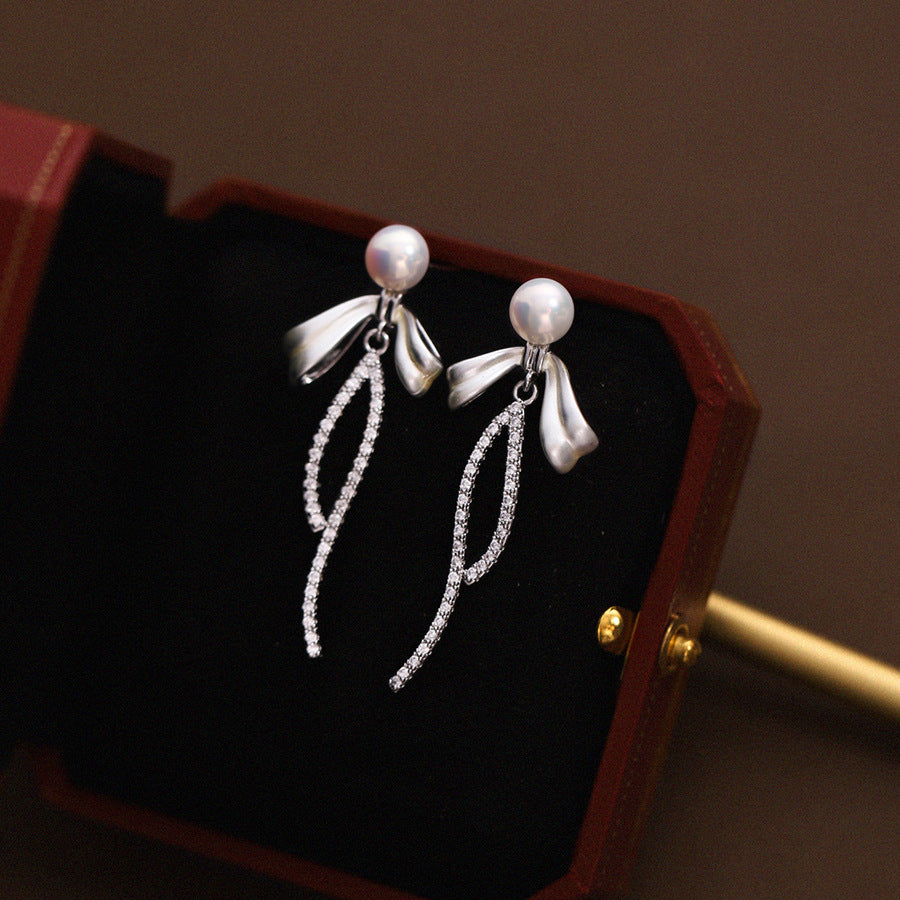 03 - Ribbon Flow – Freshwater Pearl Earrings.