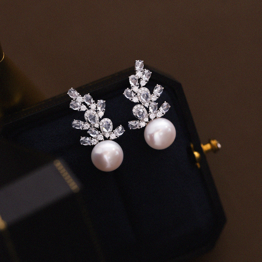 Starlit Grace – 11mm Freshwater Pearl Earrings