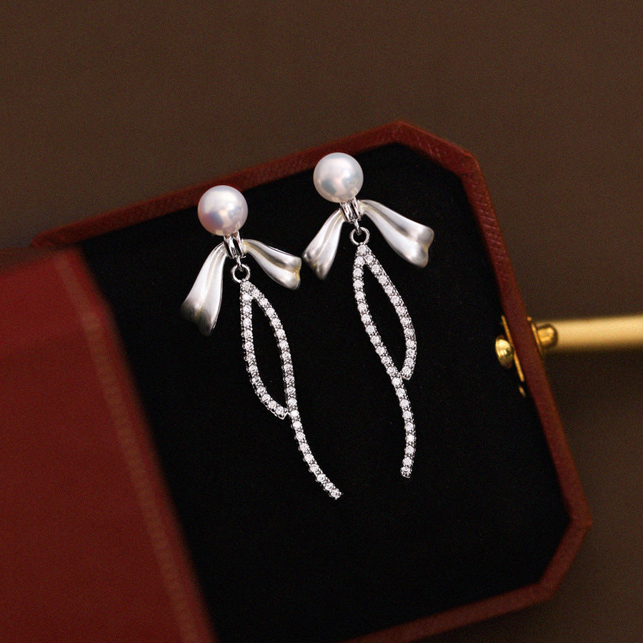 03 - Ribbon Flow – Freshwater Pearl Earrings.