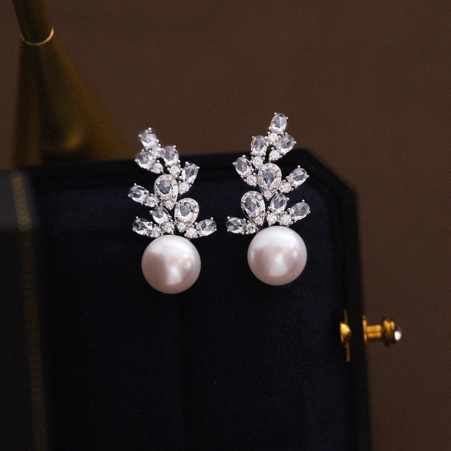 Starlit Grace – 11mm Freshwater Pearl Earrings