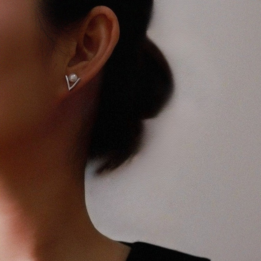 09 - Frame Vision – Freshwater Pearl Earrings