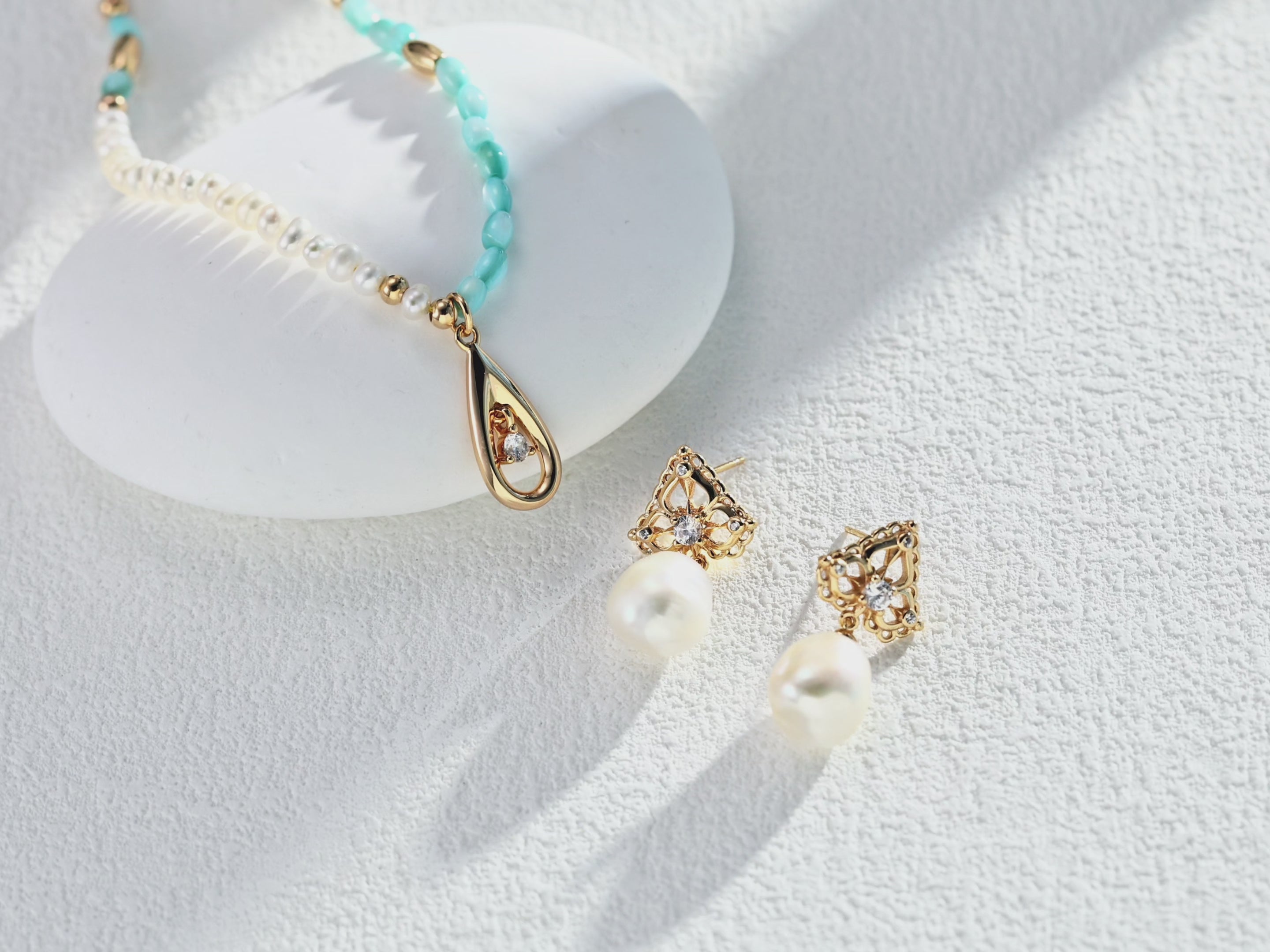 Ocean Dew – Blue Shell & Pearl Necklace