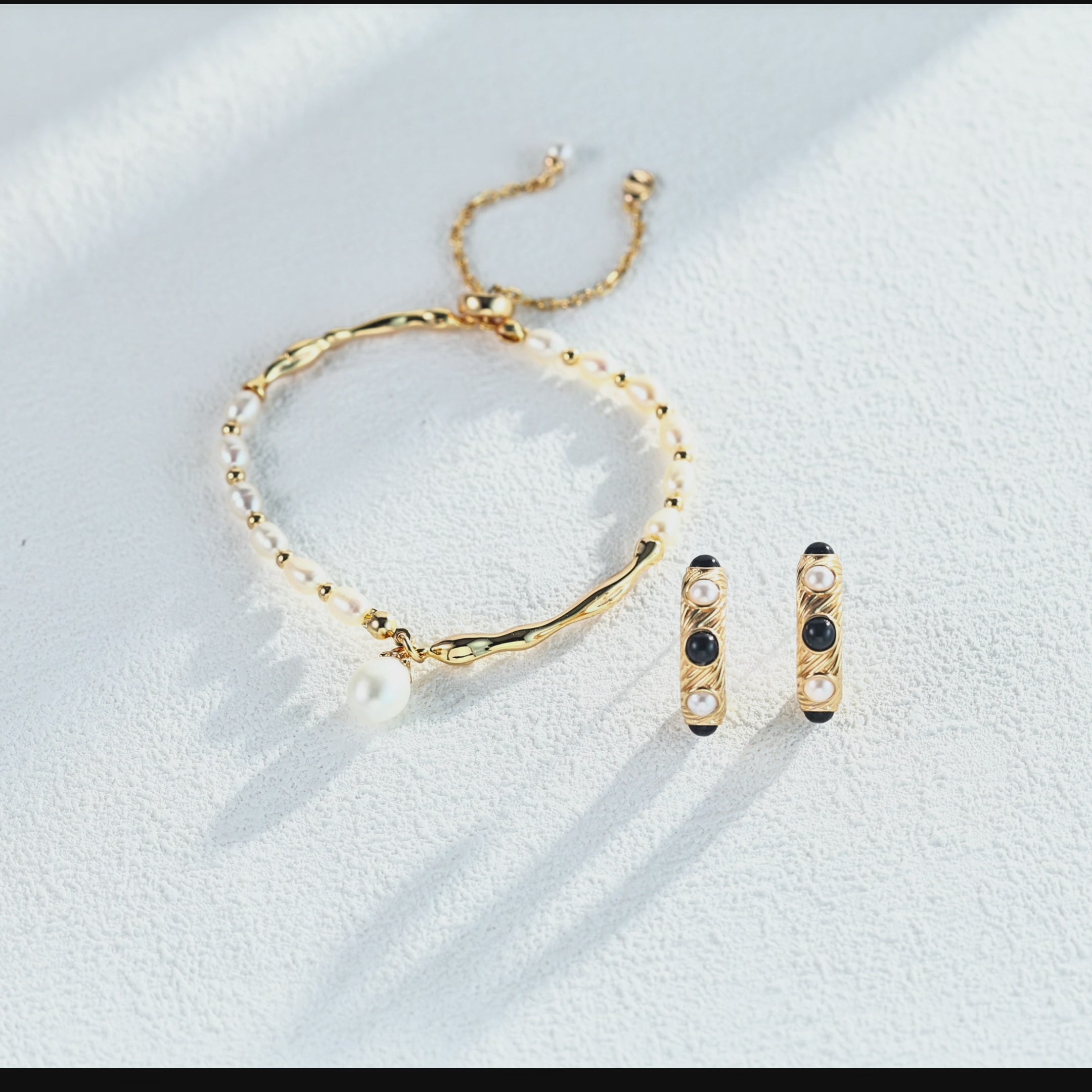 Noir Balance – Onyx & Pearl Inlay Gold Hoops