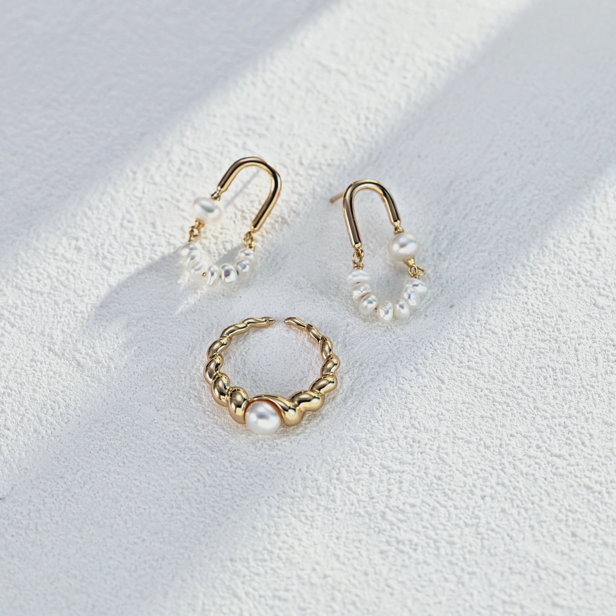 Modern Arc – Pearl Loop U-Hoops